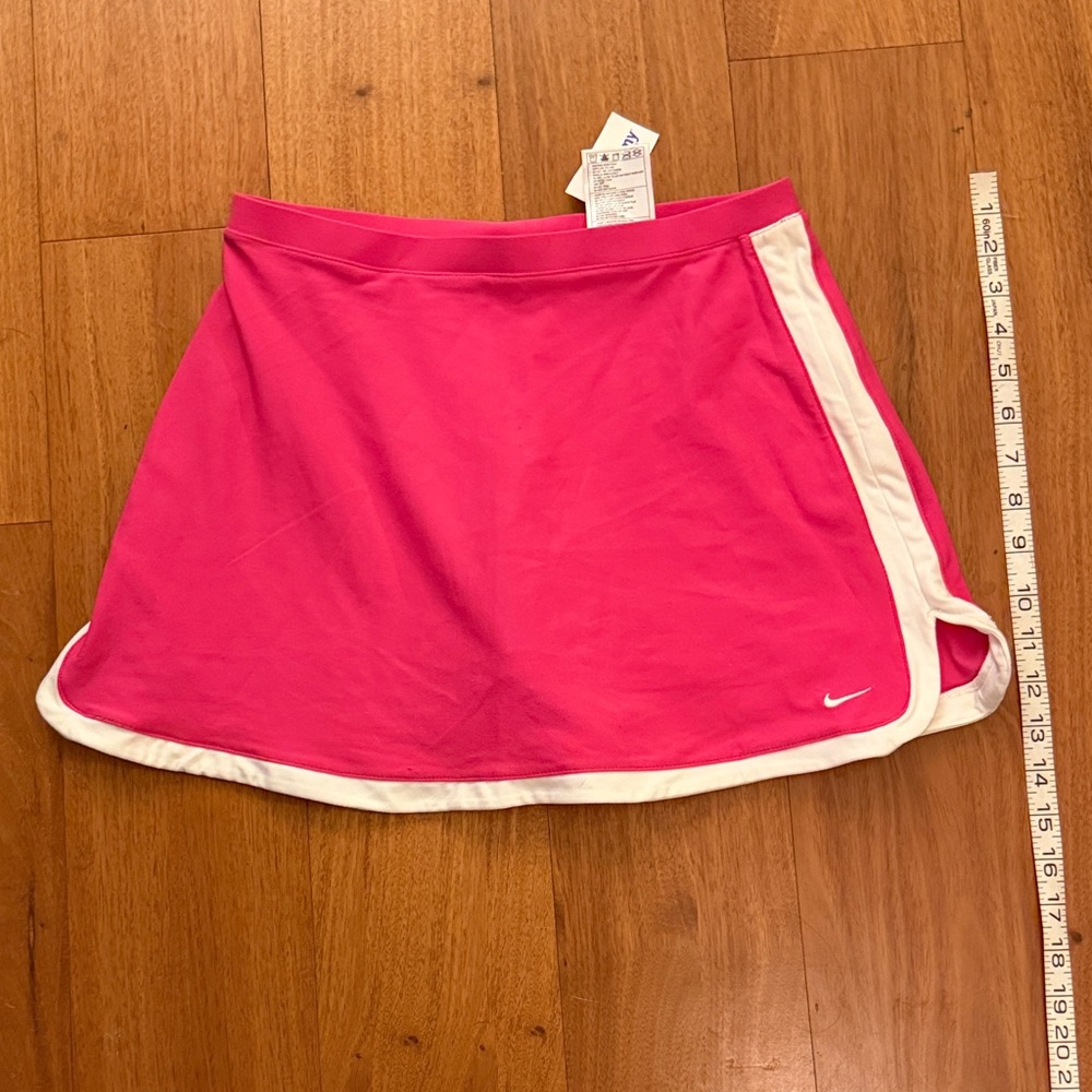 Nike Pink Athletic Skort – Built‑In Shorts, New With Tags, Sporty & Flattering